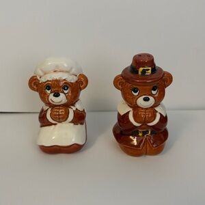 Lefton Vintage Adorable Bear Salt and Pepper Shakers Thanksgiving Pilgrims Decor